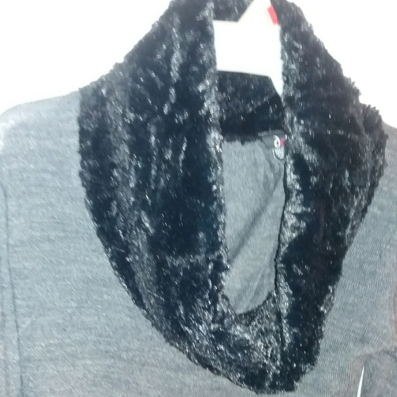 Gray sweater - Picture 2 of 4